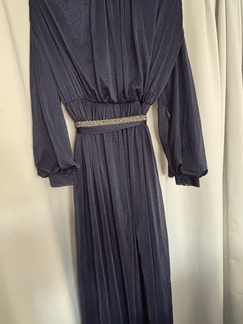 Elegant Navy Long-Sleeve Evening Dress with Metallic Waist